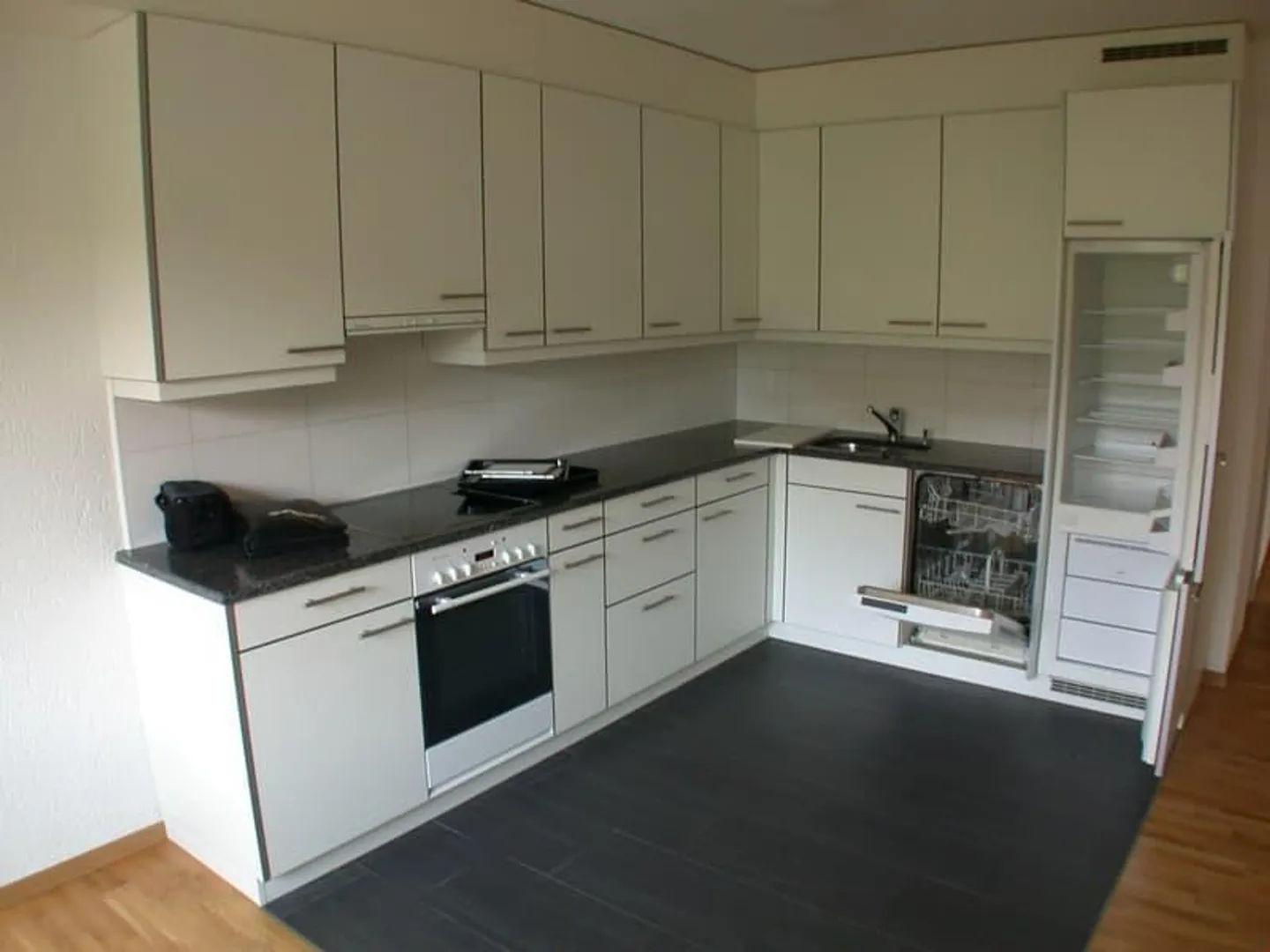 Piano spazioso - Posizione residenziale ideale! - Foto 3 di 8