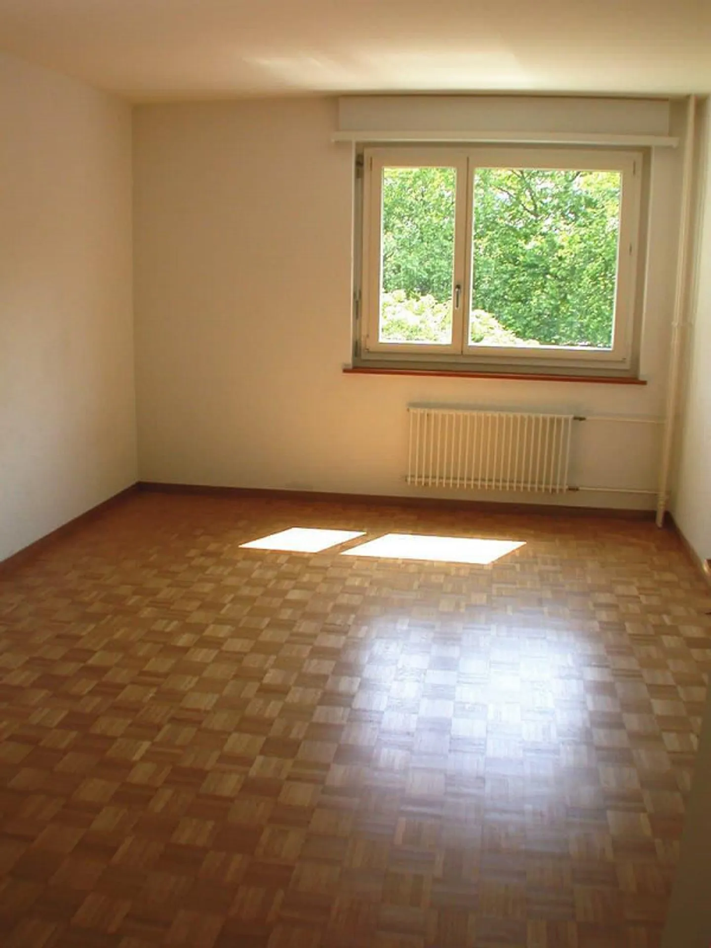 Piano spazioso - Posizione residenziale ideale! - Foto 6 di 8
