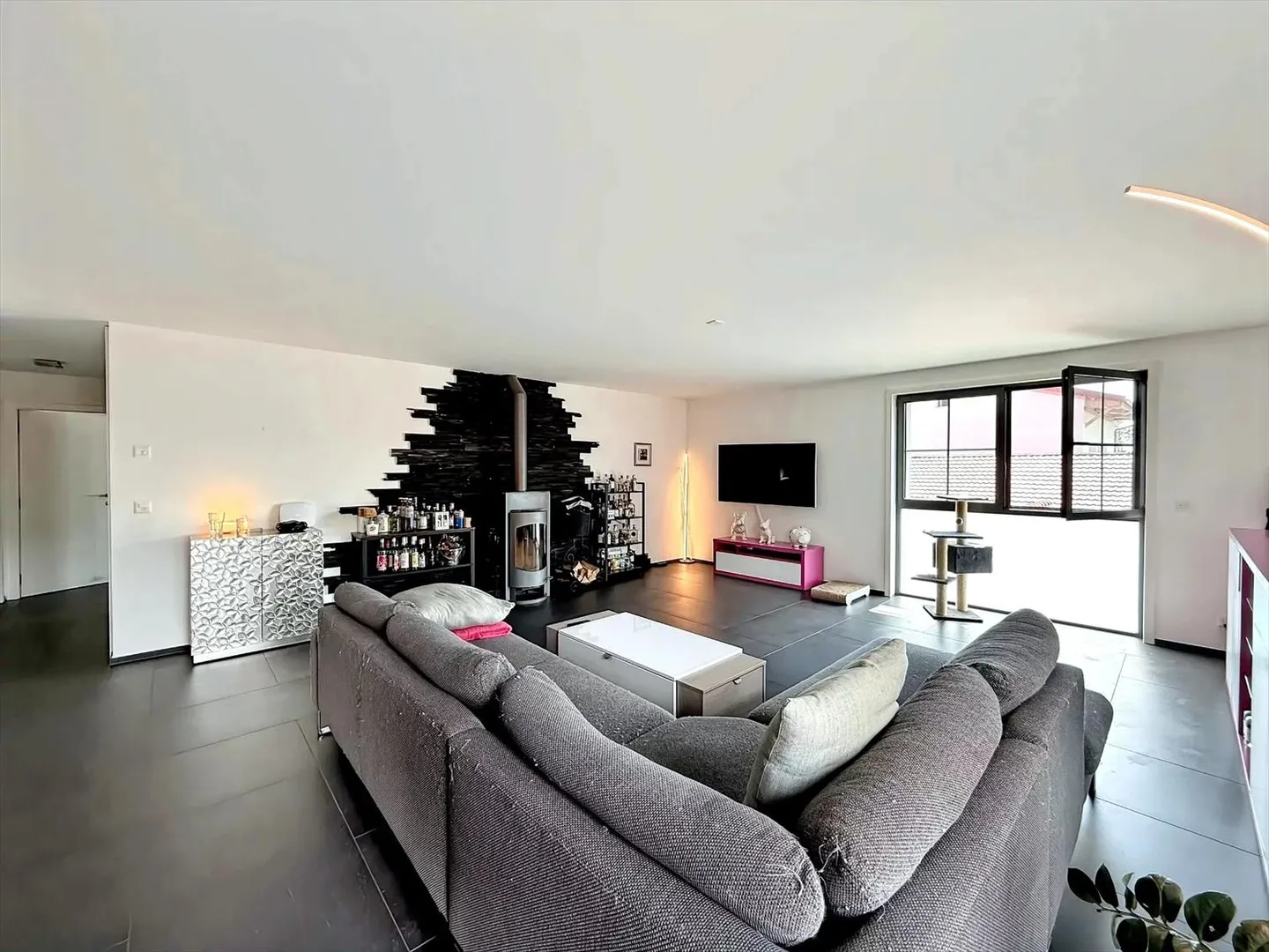 3.5 Room Apartment - Photo 3 of 8