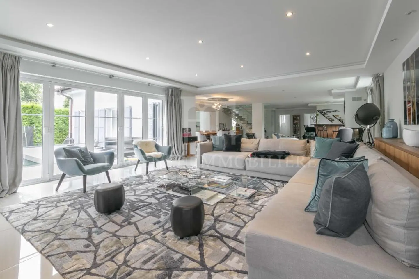 Exklusiv: BEZAUBERNDES ANWSEN VON HOHEM STANDARD - Foto 4 di 6