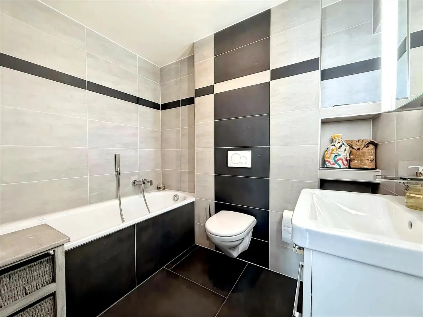 3.5 Room Apartment - Photo 7 of 8