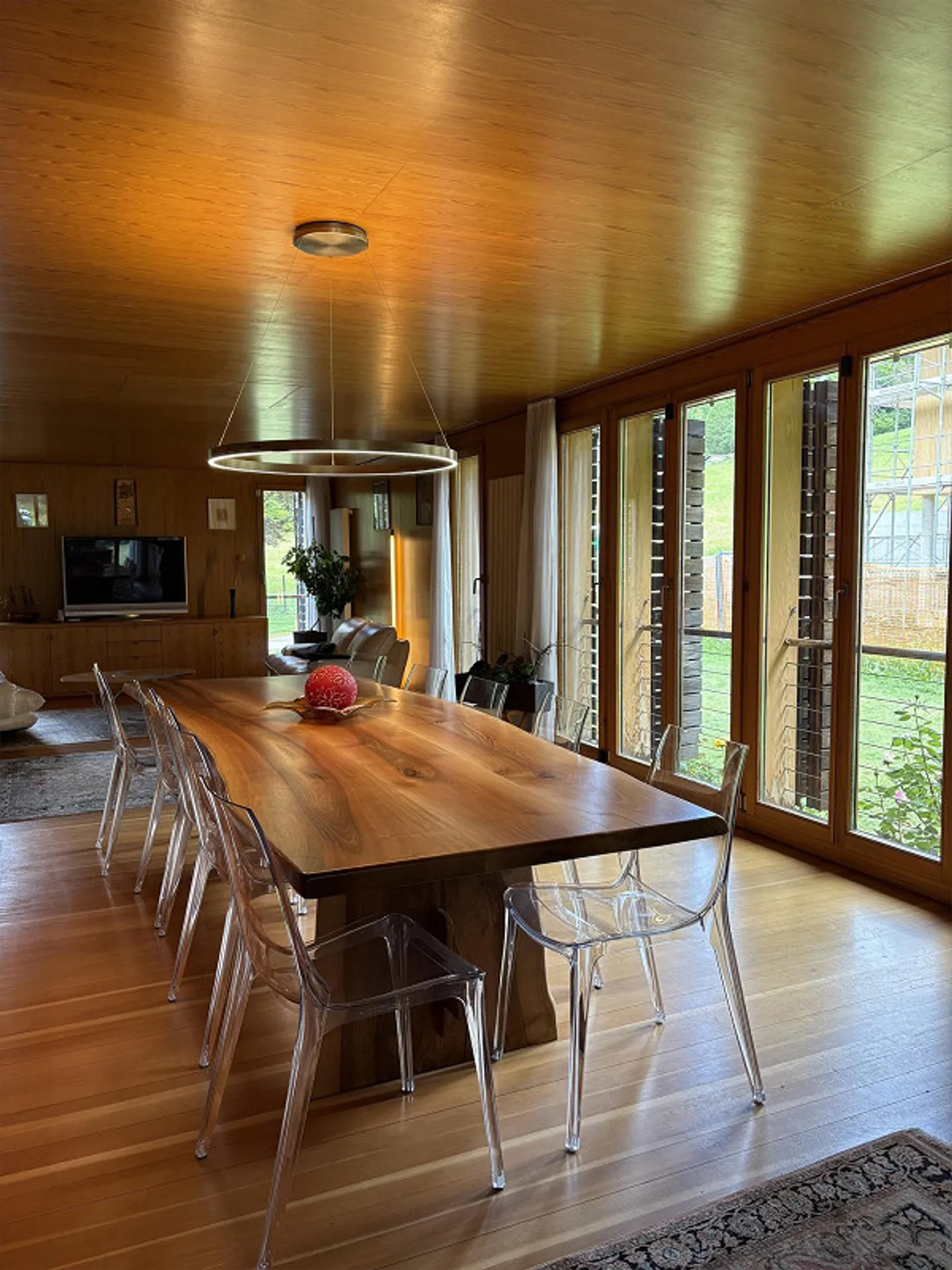 Casa in legno elegante nella natura - Foto 4 di 30