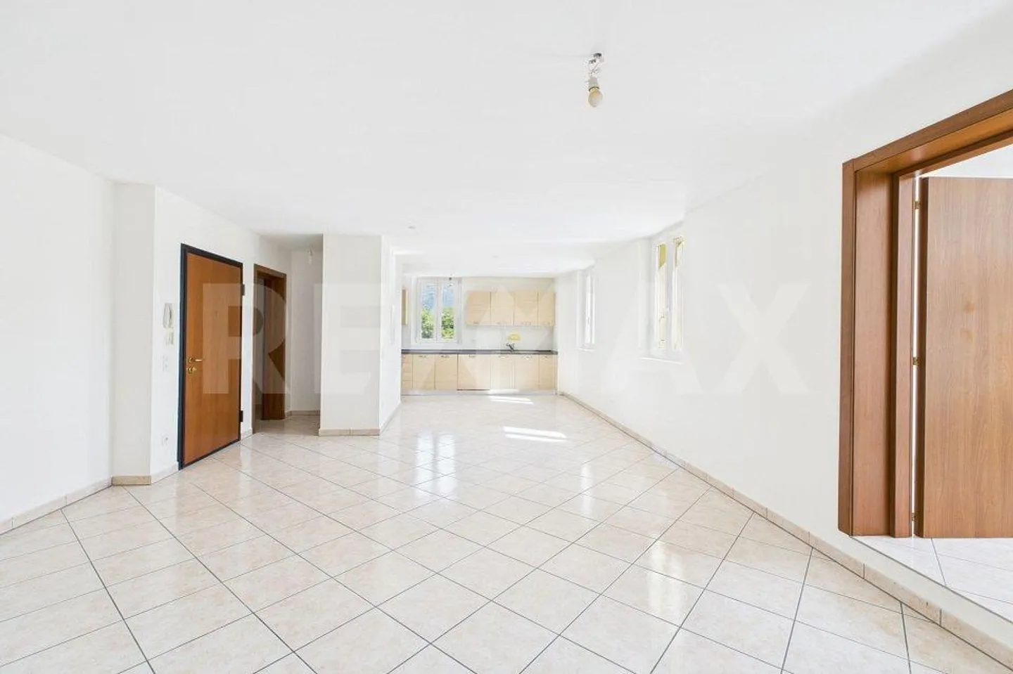 Helles 4 ½-Zimmer-Apartment in Genestrerio - Foto 1 von 13