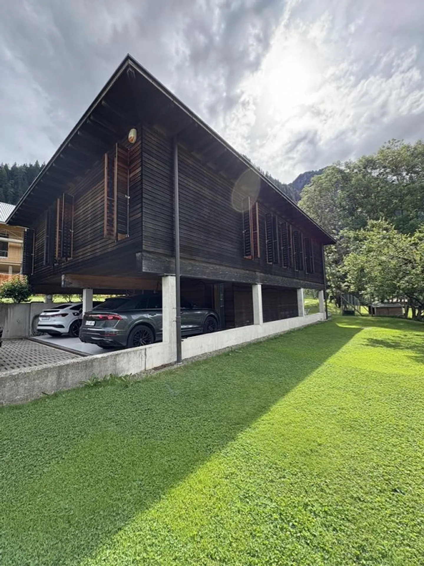 Casa in legno elegante nella natura - Foto 2 di 30