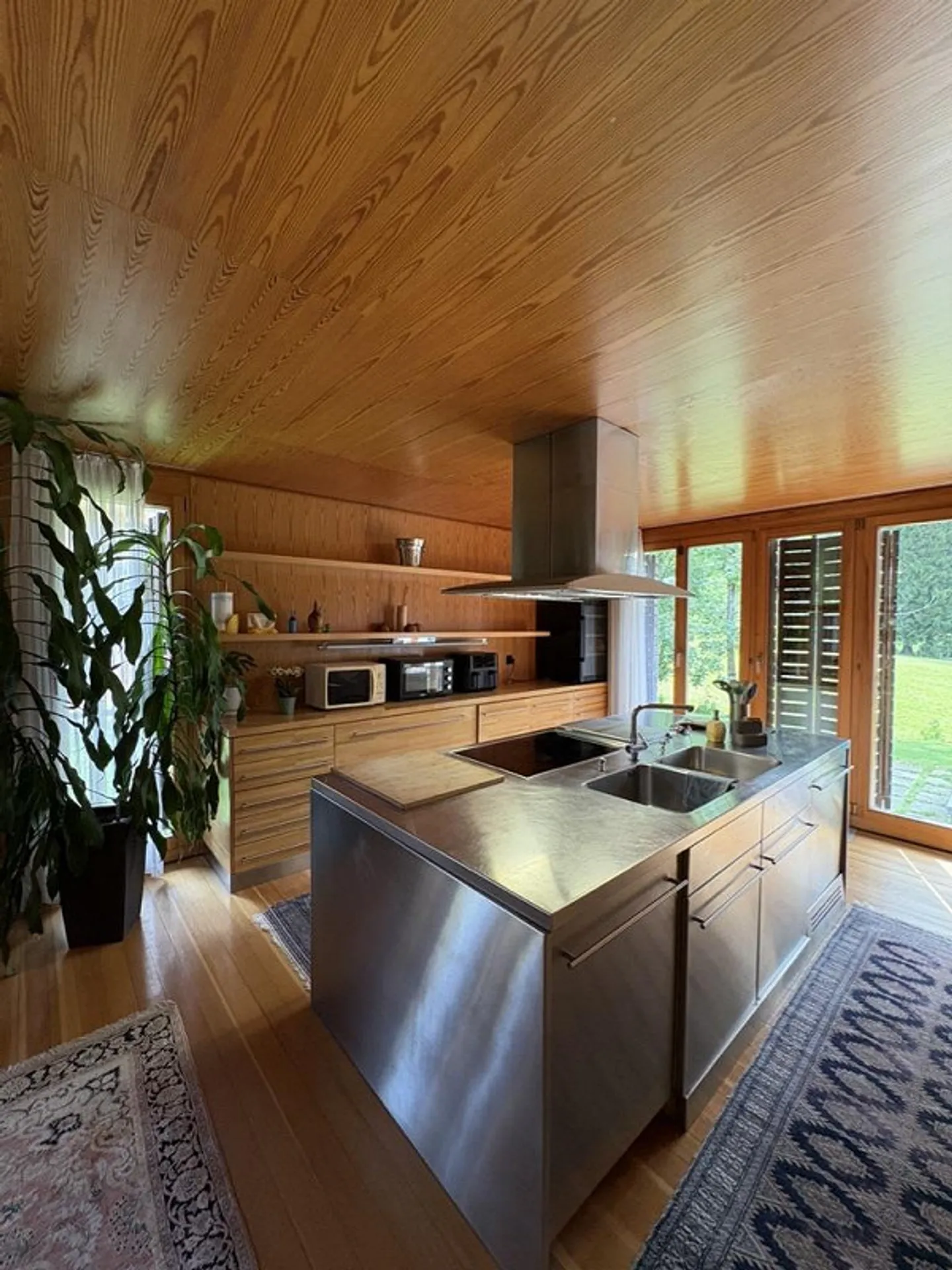 Casa in legno elegante nella natura - Foto 7 di 30