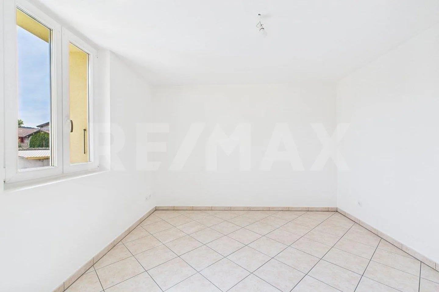 Helles 4 ½-Zimmer-Apartment in Genestrerio - Foto 7 von 13