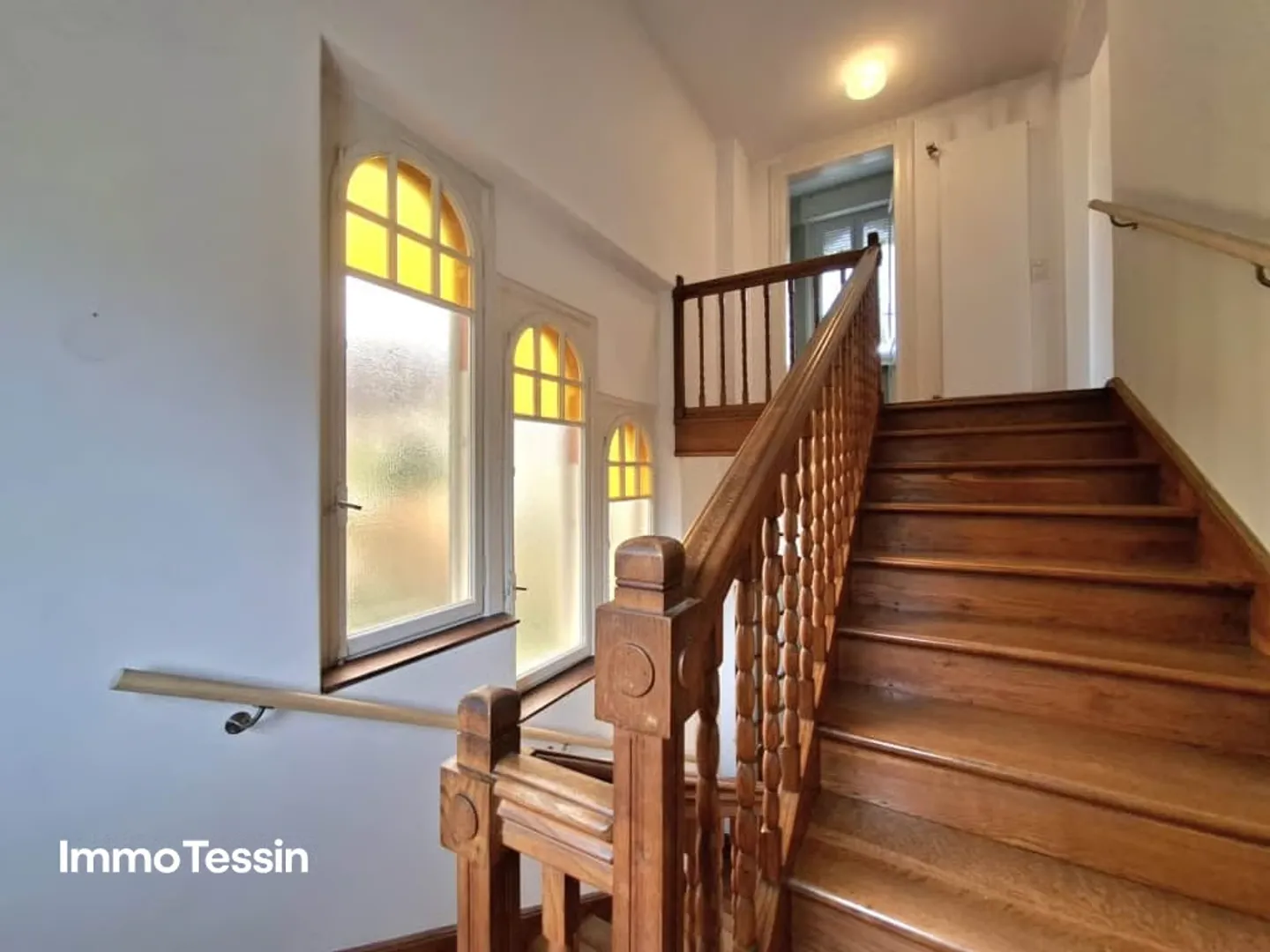 Rarity: Unique Liberty House with Beautiful Views, Large Garden, and Garage in a Quiet Location - Photo 11 of 13