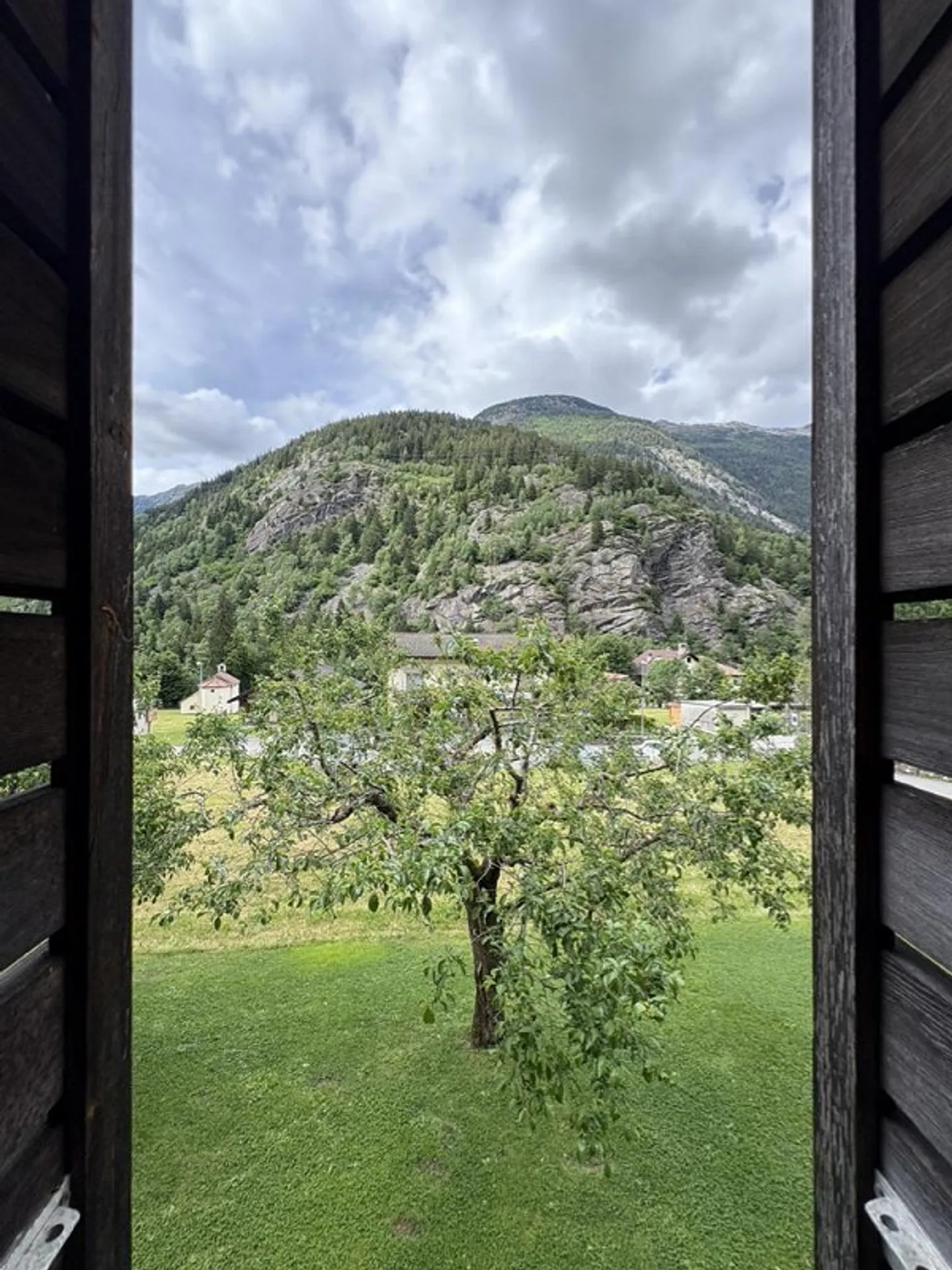 Casa in legno elegante nella natura - Foto 14 di 30