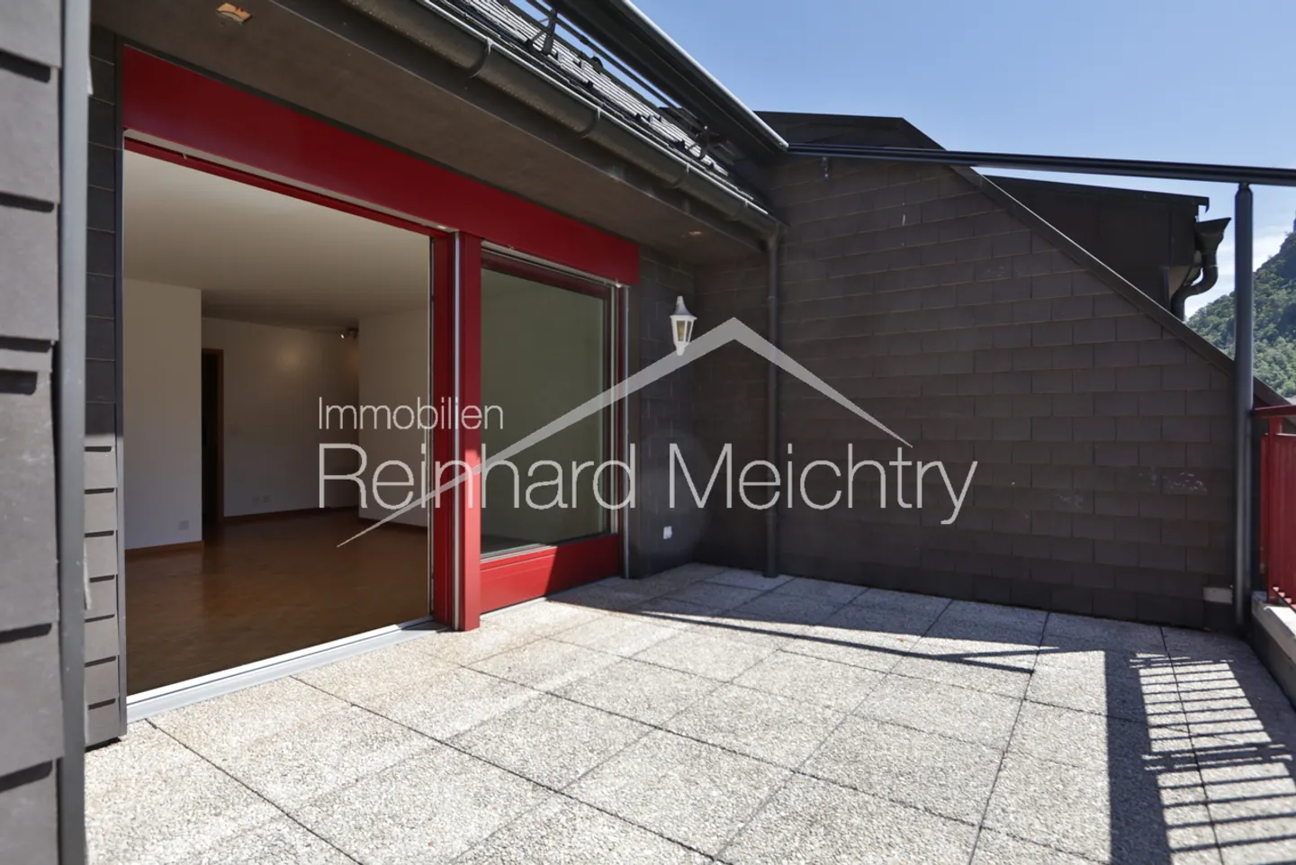 3.5 Room Penthouse Apartment in the Center of Visp for Rent - Photo 4 of 30