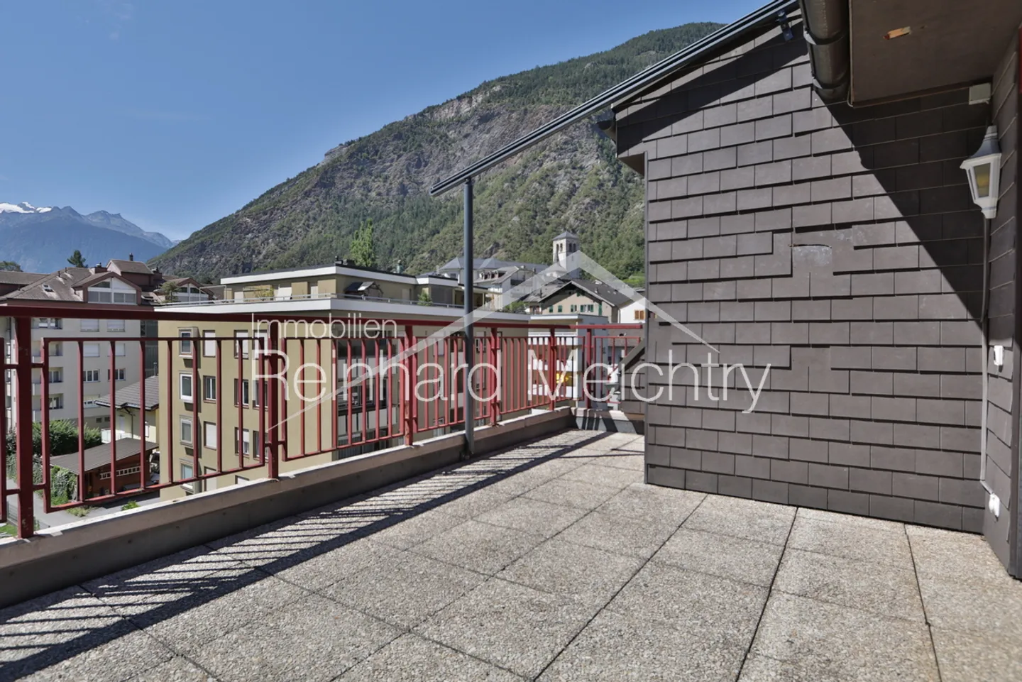 3.5 Room Penthouse Apartment in the Center of Visp for Rent - Photo 5 of 30