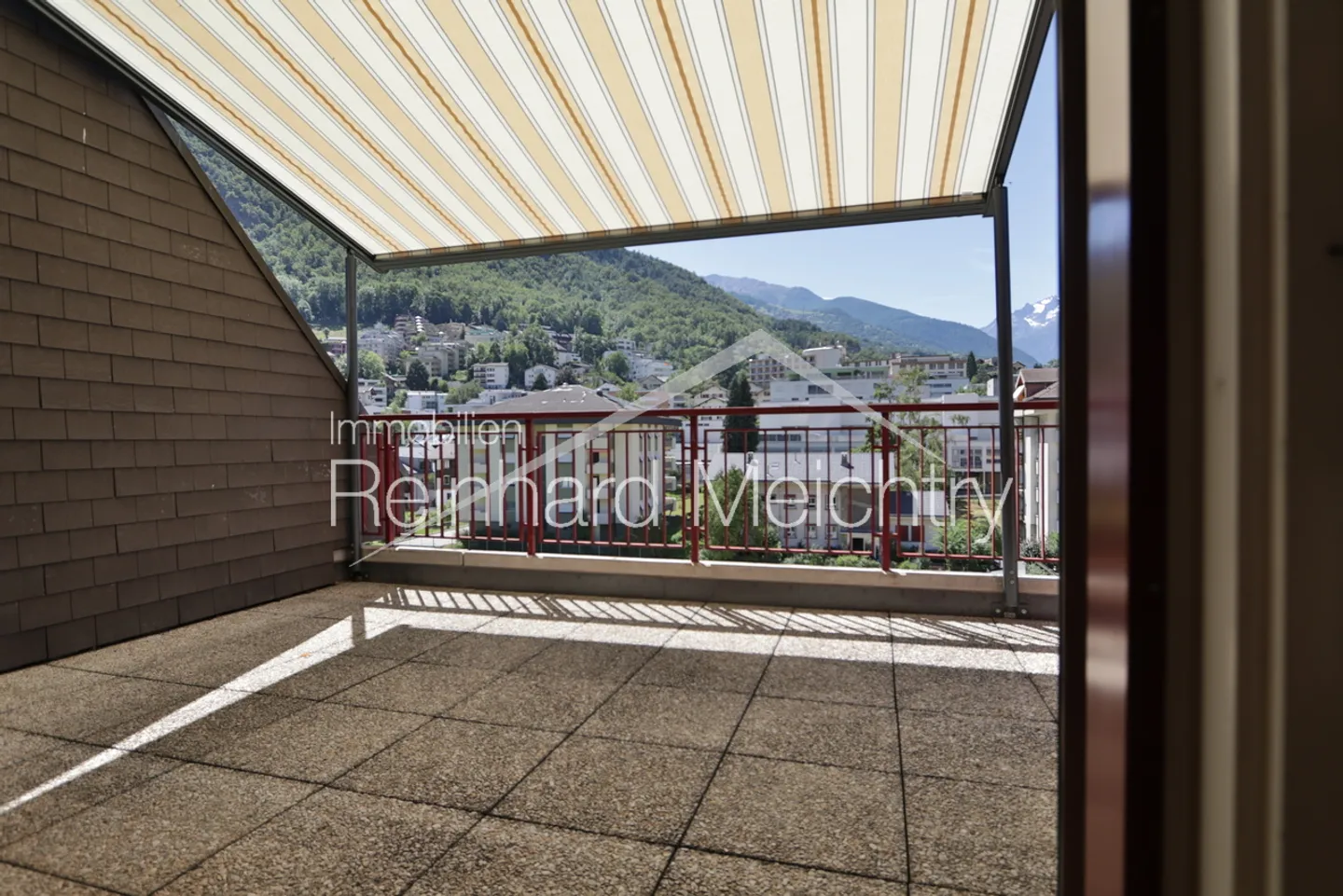 3.5 Room Penthouse Apartment in the Center of Visp for Rent - Photo 6 of 30