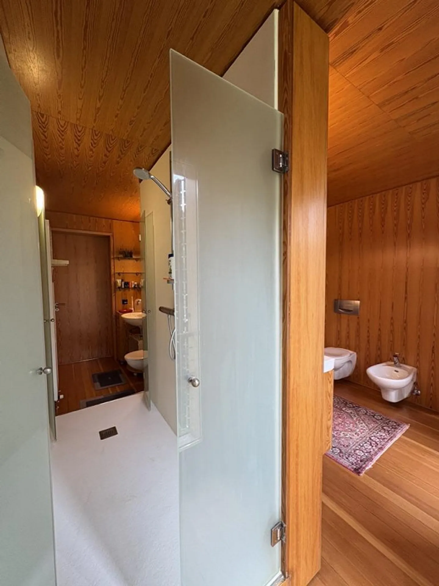 Casa in legno elegante nella natura - Foto 16 di 30