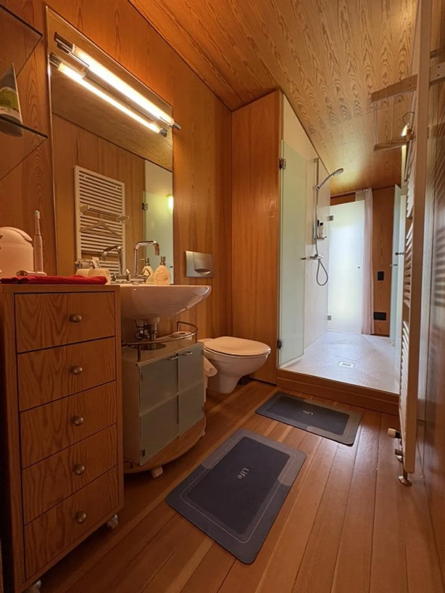 Casa in legno elegante nella natura - Foto 18 di 30