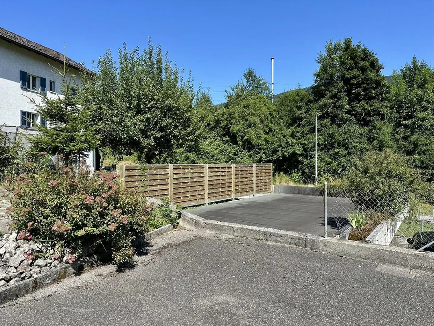 Large Family House - Photo 4 of 11