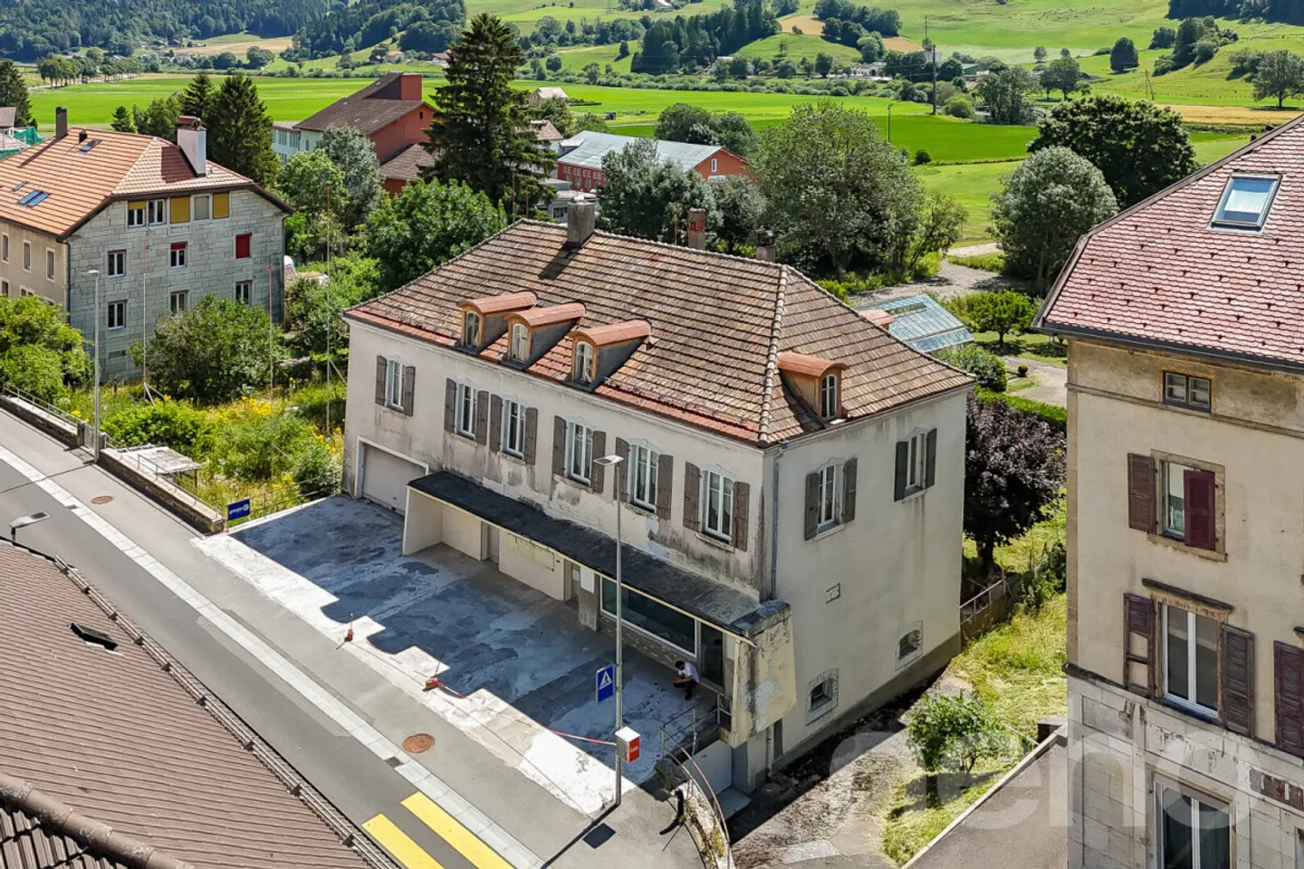 Immeuble unique à rénover - Propriété lumineuse aux volumes généreux - Photo 12 sur 12