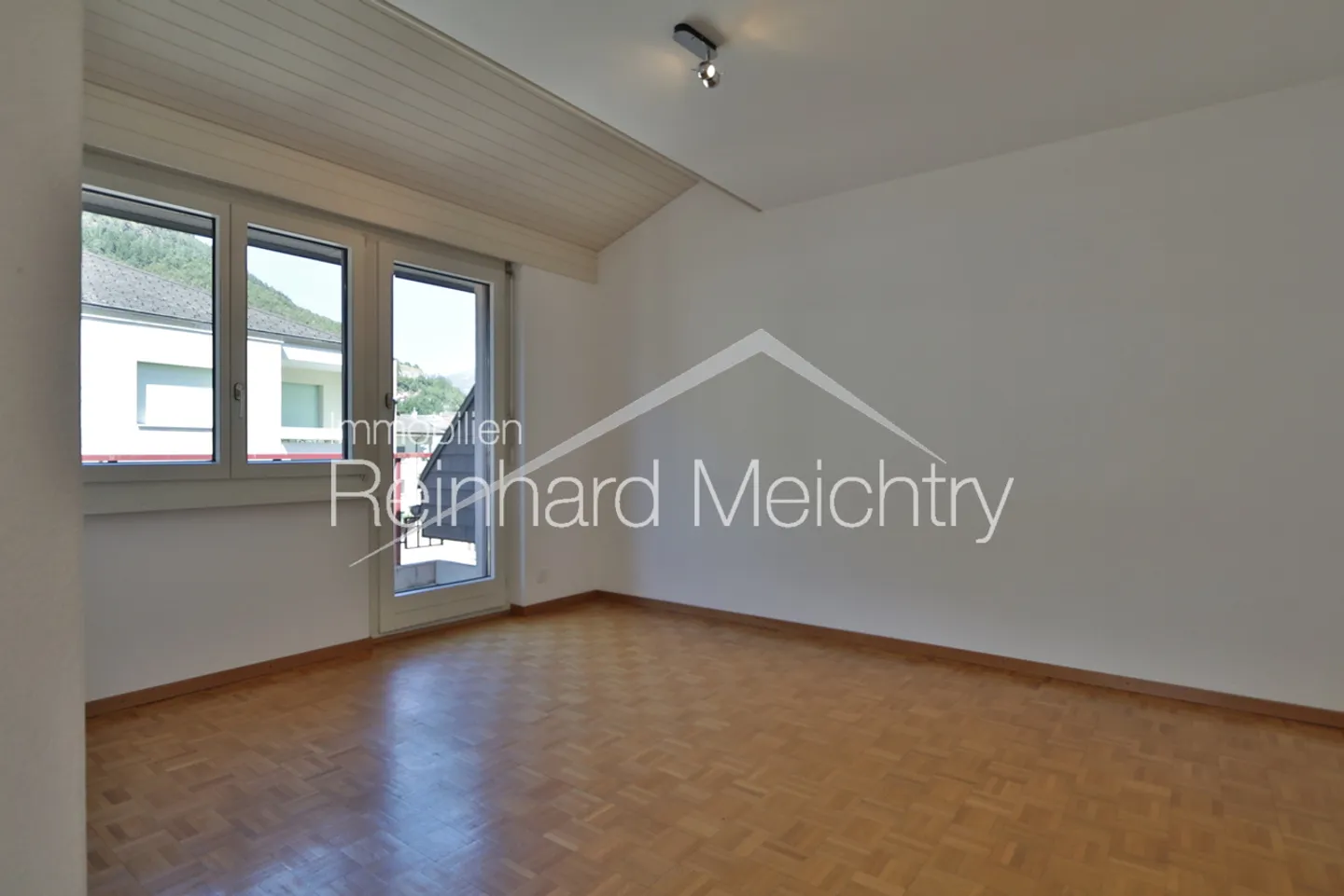 3.5 Room Penthouse Apartment in the Center of Visp for Rent - Photo 17 of 30