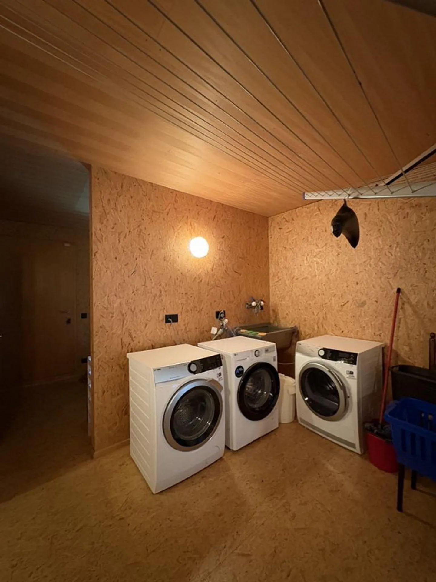 Casa in legno elegante nella natura - Foto 24 di 30