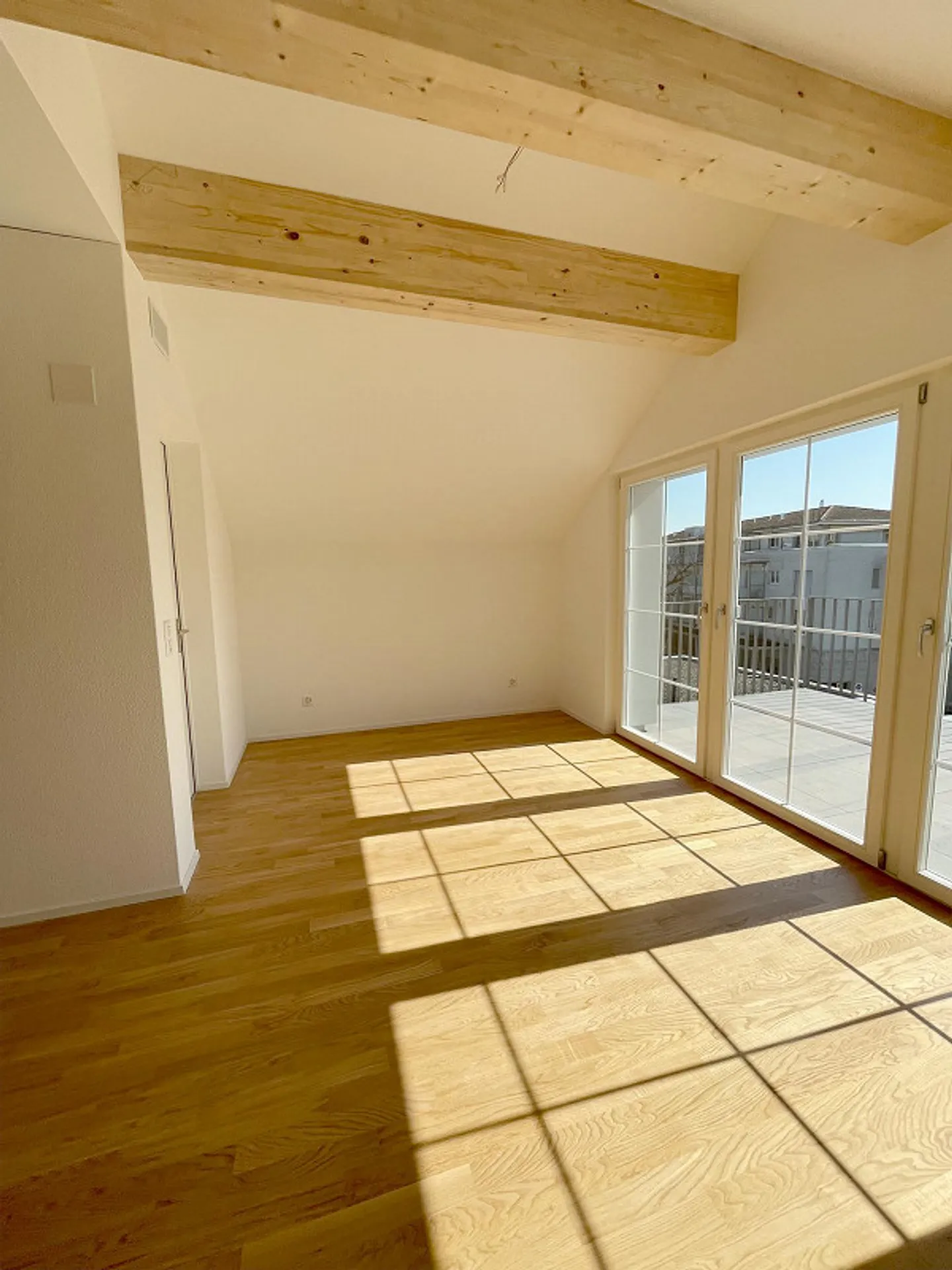 3° piano, prima occupazione, studio moderno nel cuore di Gossau con vista sul Säntis - Foto 4 di 7