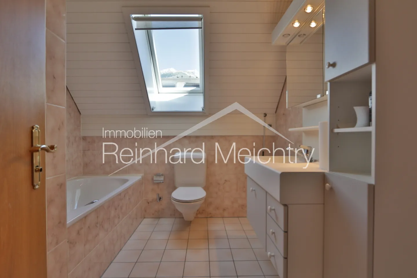 3.5 Room Penthouse Apartment in the Center of Visp for Rent - Photo 23 of 30