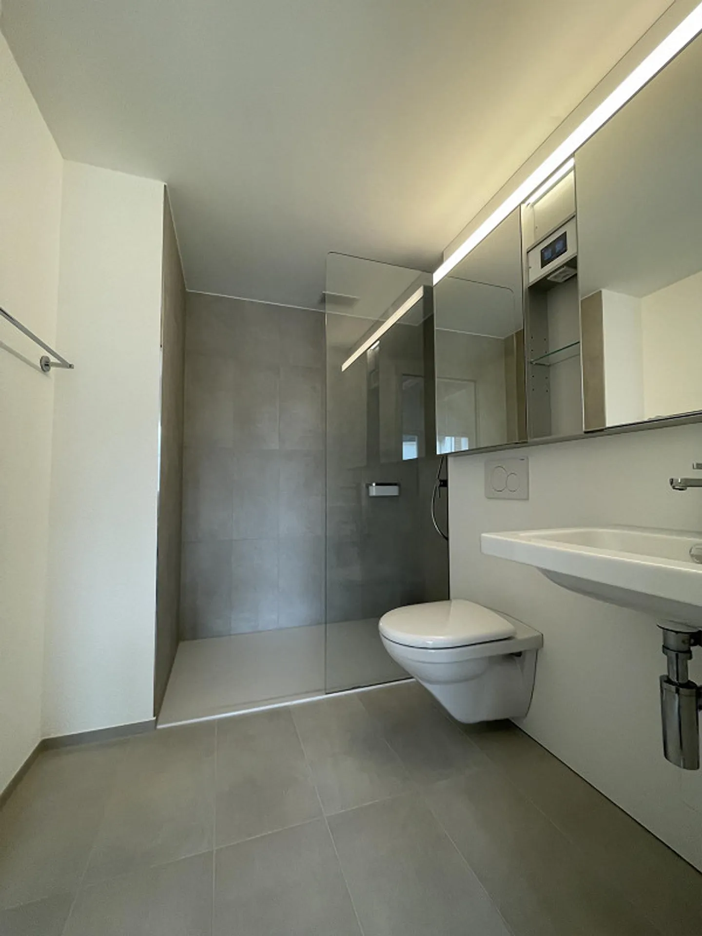 3° piano, prima occupazione, studio moderno nel cuore di Gossau con vista sul Säntis - Foto 6 di 7