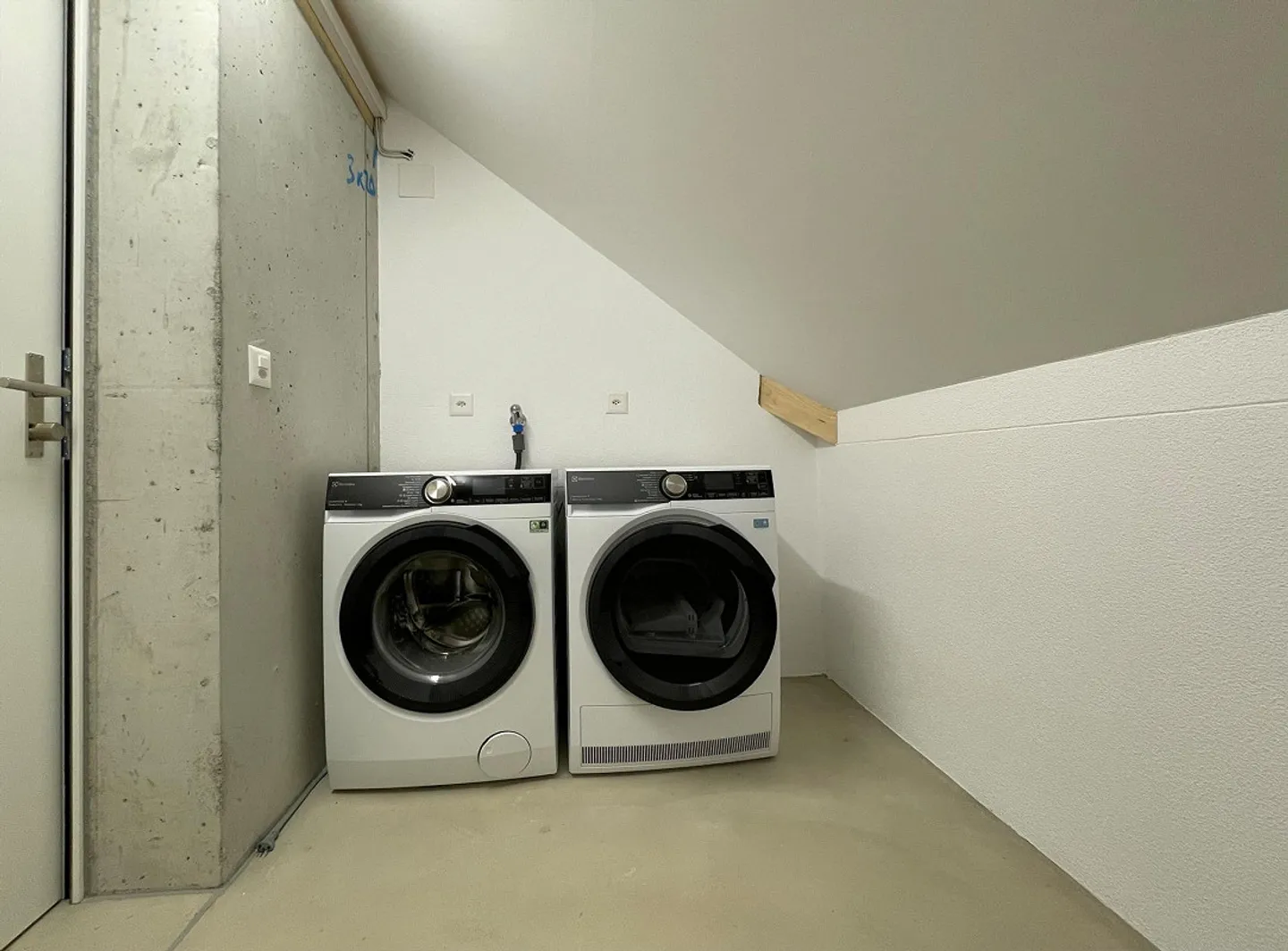 3° piano, prima occupazione, studio moderno nel cuore di Gossau con vista sul Säntis - Foto 7 di 7