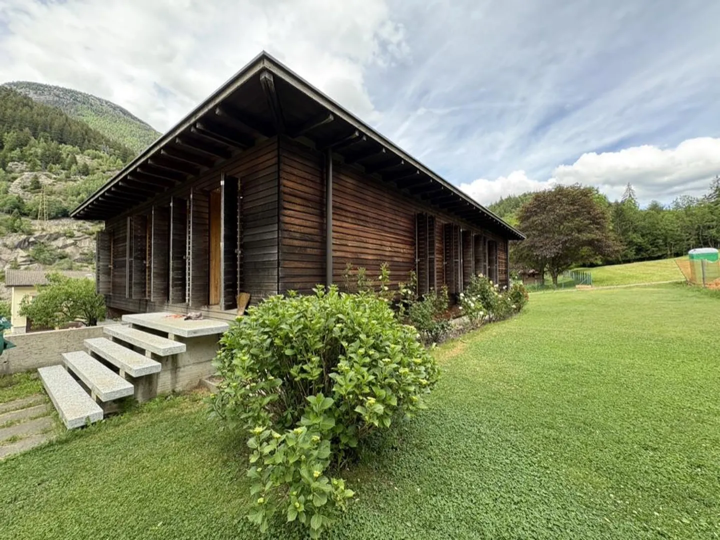 Casa in legno elegante nella natura - Foto 30 di 30