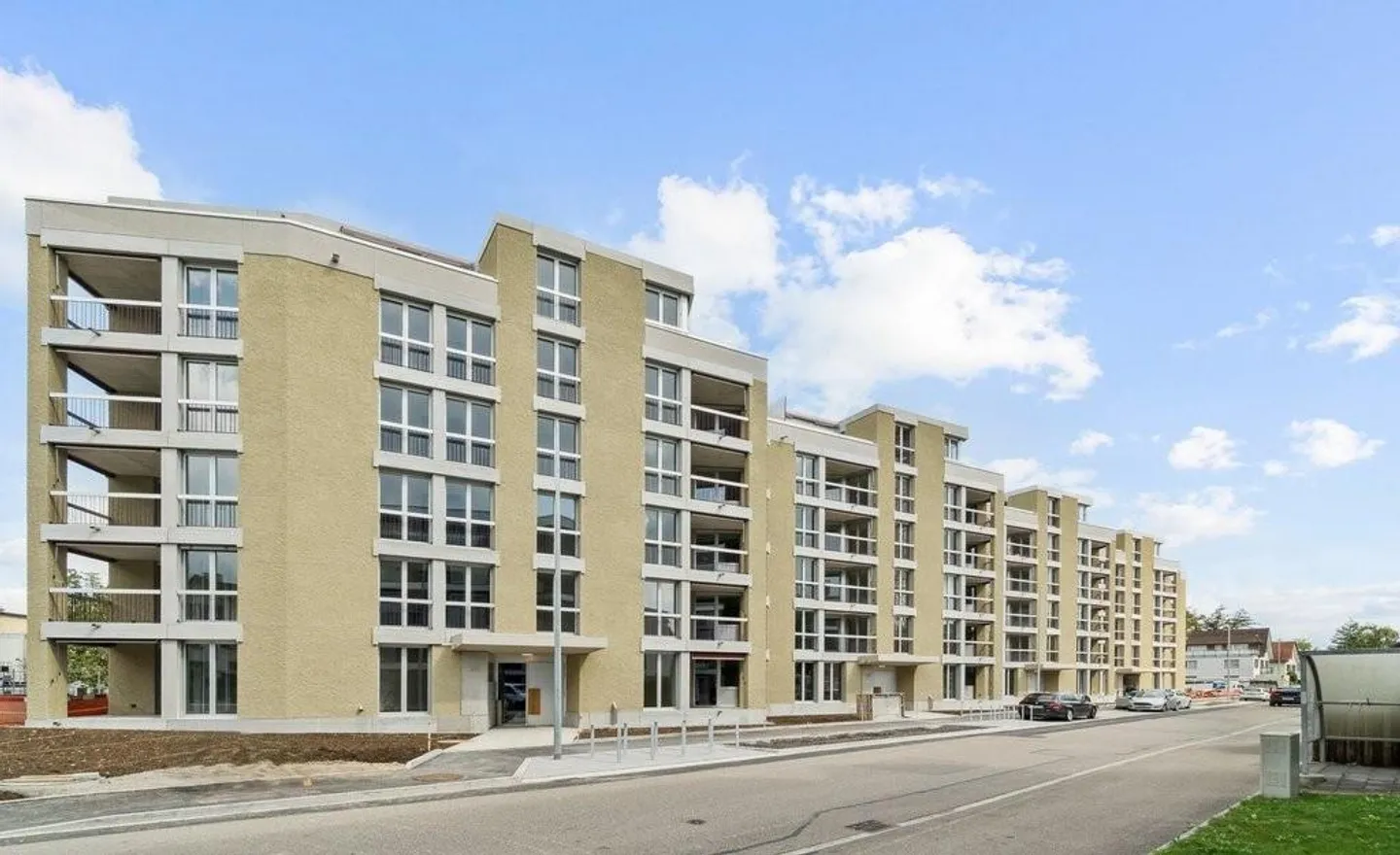 Appartement neuf attrayant et charmant avec patio dans le meilleur emplacement - Photo 2 sur 5