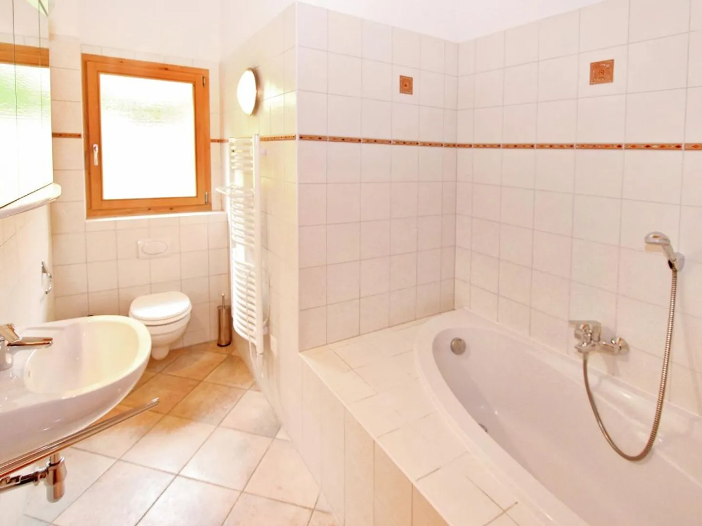 Geräumiges Chalet in zentraler Lage - Foto 10 von 13