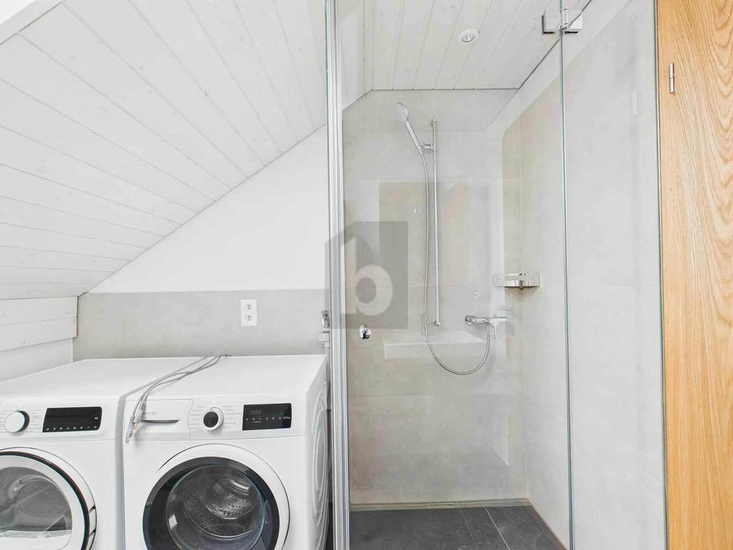 NEW, HISTORICAL, LARGE GARDEN FOR SHARED USE - Photo 3 of 5