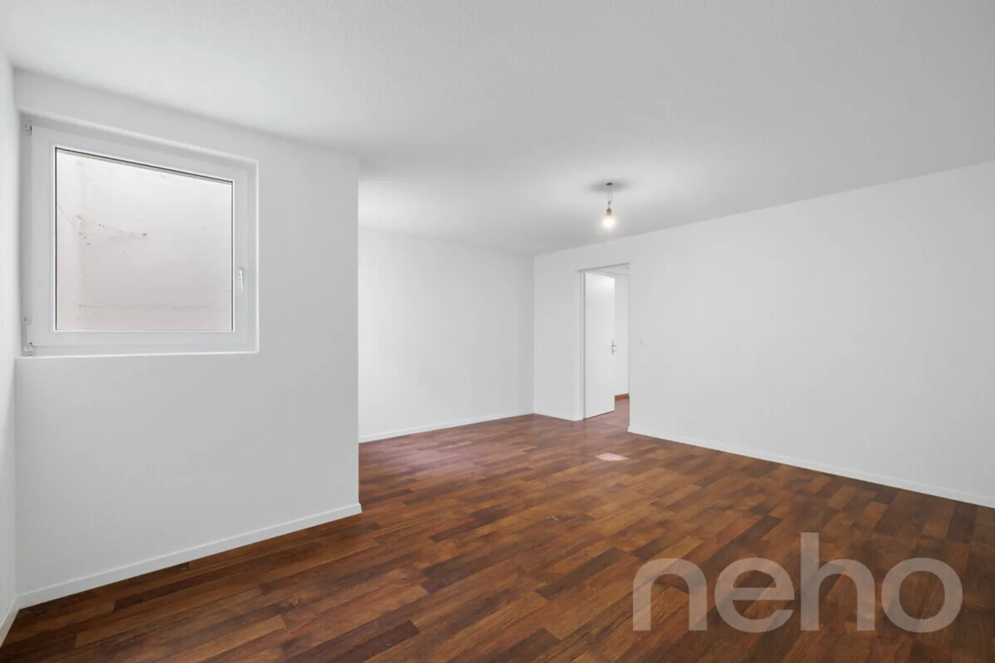 Wunderschöne 7.5-Zimmer Doppelhaushälfte im Grünen - Foto 9 von 13