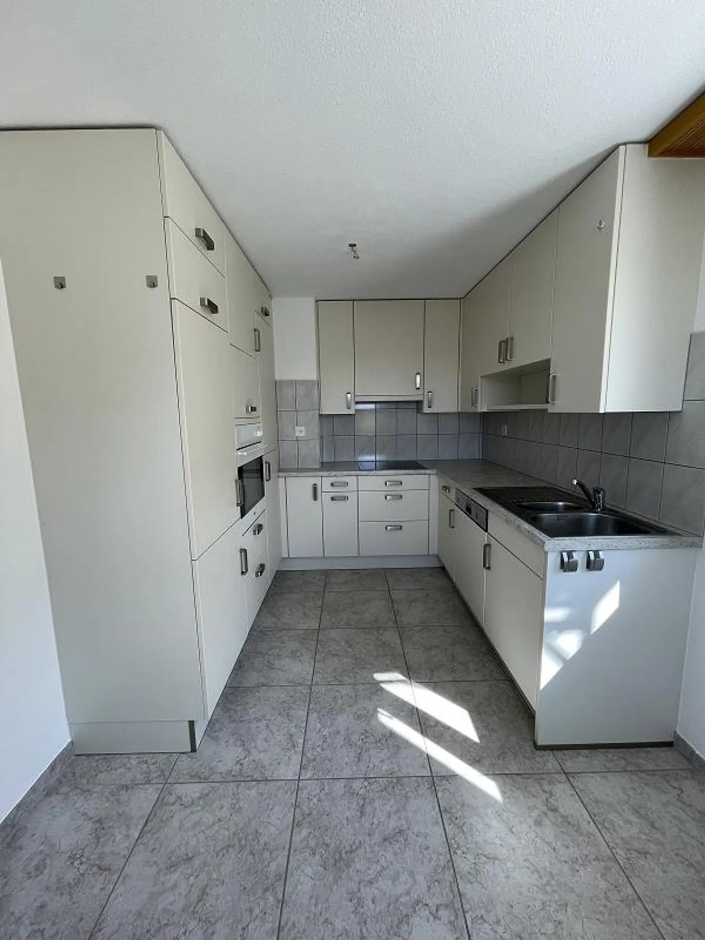 Sunny 3.5-room apartment with a feel-good character - Photo 1 of 9