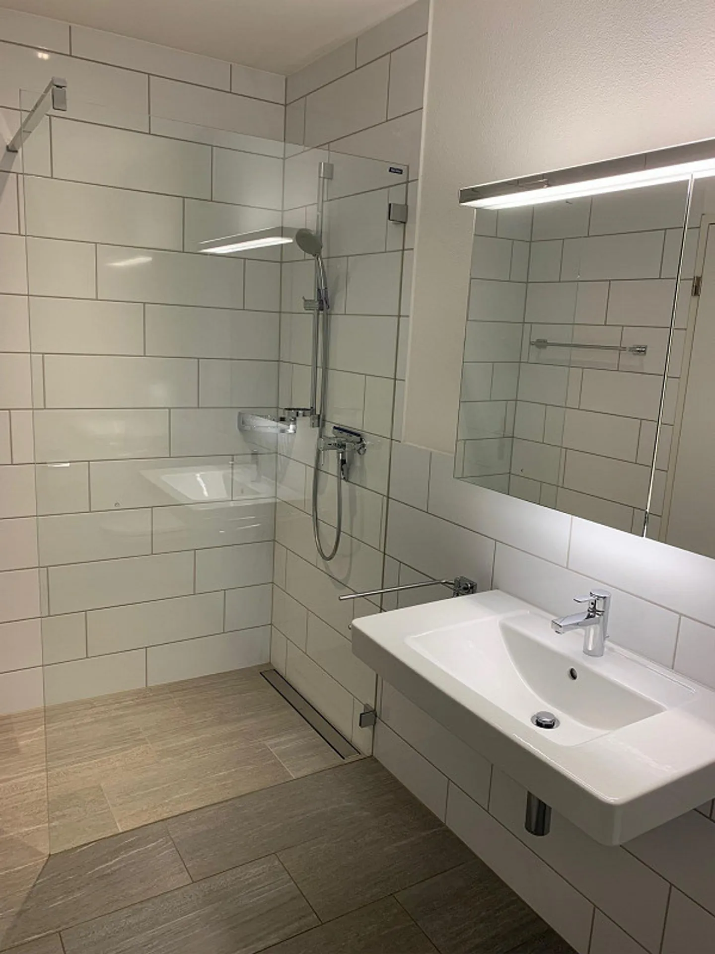 Geräumige helle Familienwohnung mit Balkon - Foto 5 von 8