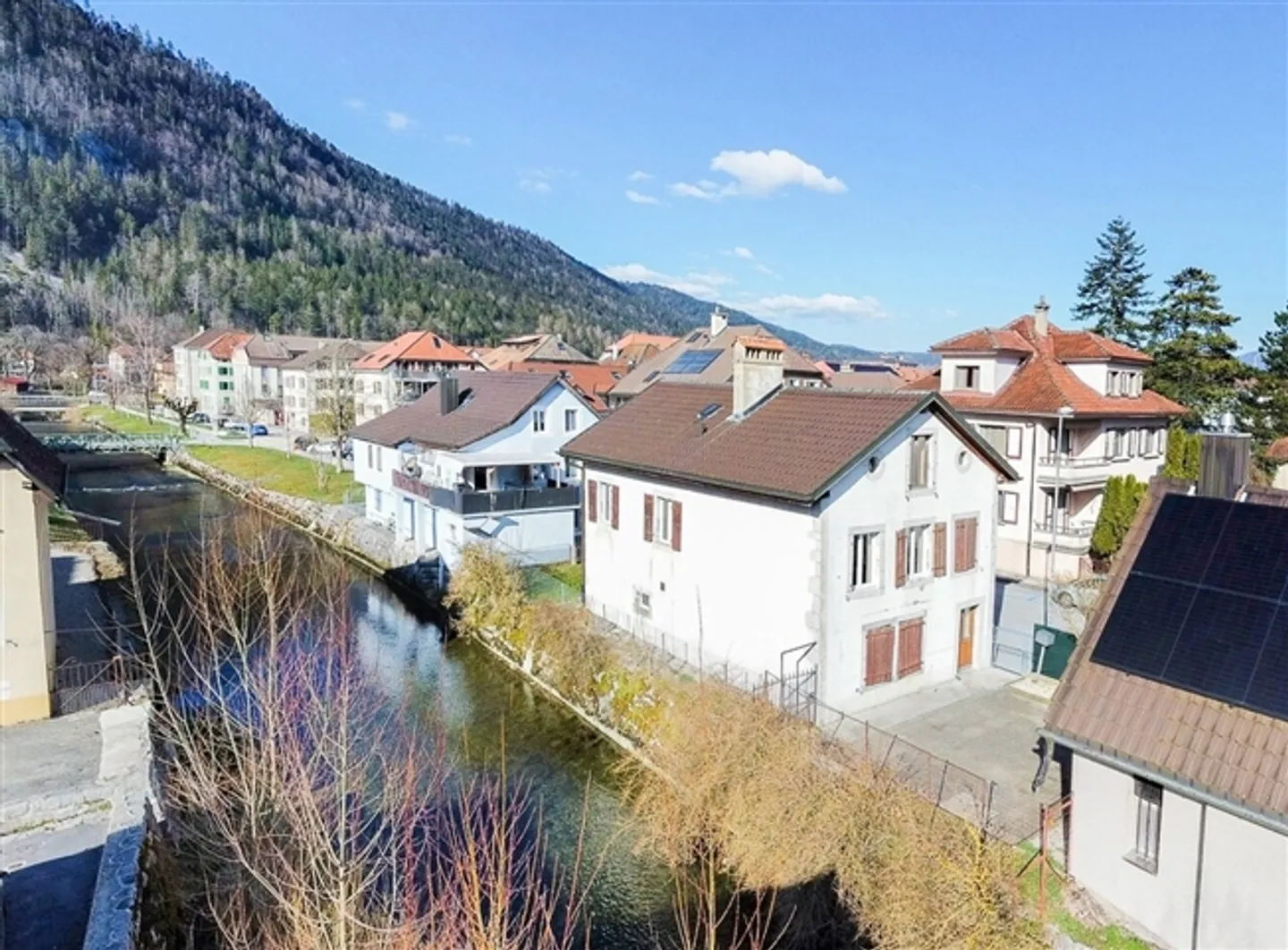 Village House with 6 Rooms Riverbank with Small Garden - Photo 1 of 20