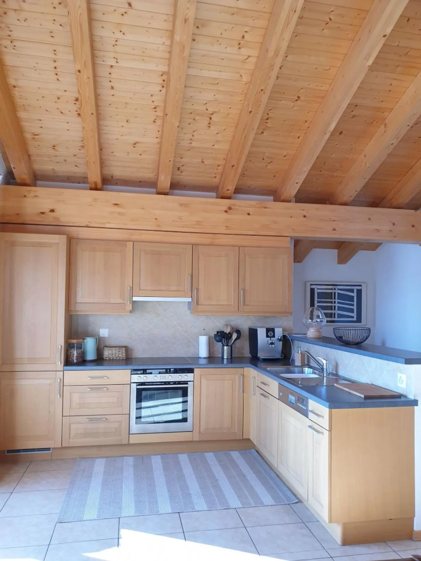 Charming Apartment with Alpine Views - Photo 3 of 13