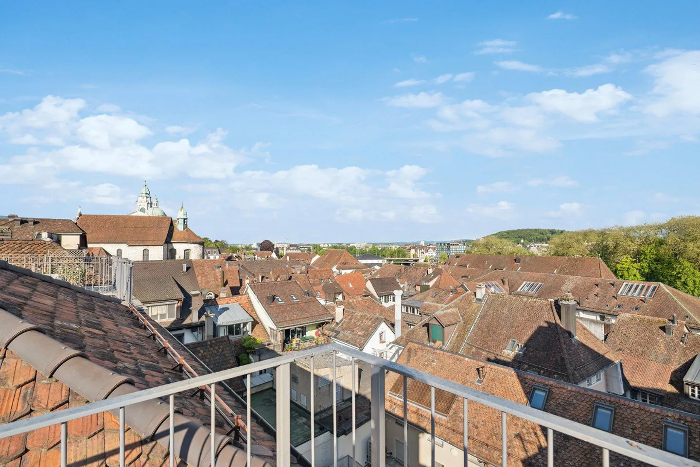 Attractive maisonette apartment with roof terrace for rent - Photo 8 of 8