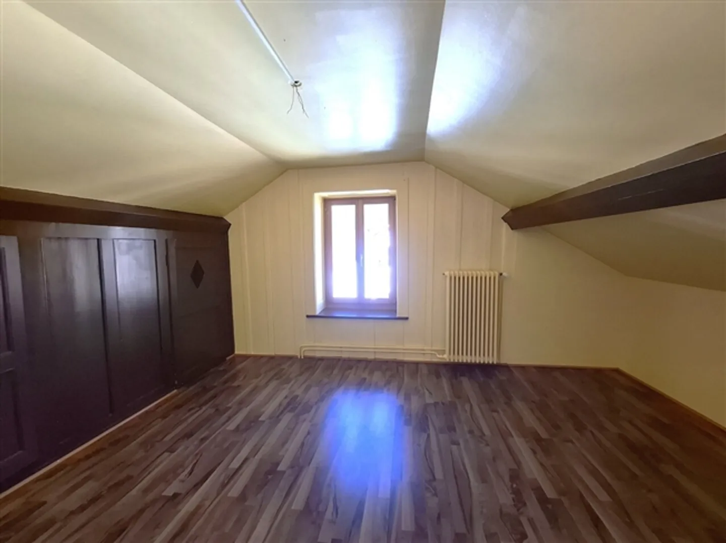 Village House with 6 Rooms Riverbank with Small Garden - Photo 15 of 20