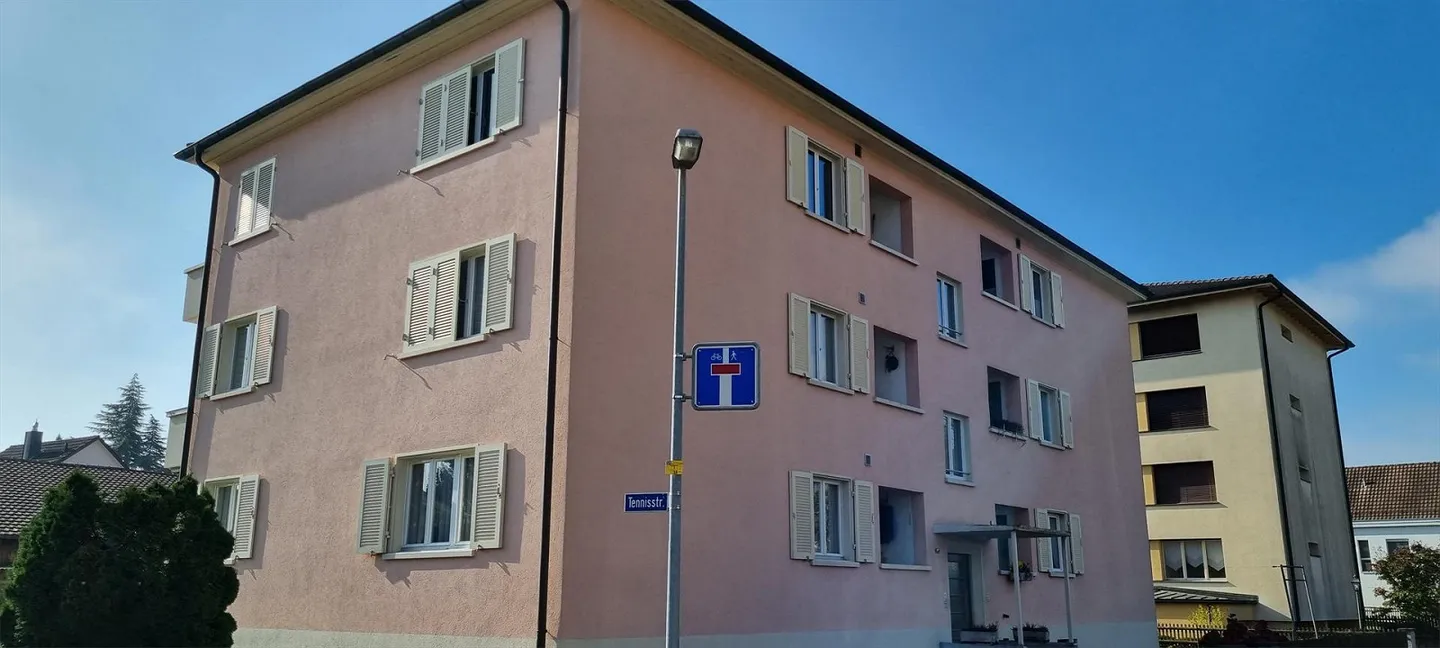 Appartamento di 4 stanze in un edificio d'epoca in una posizione tranquilla - Foto 2 di 7