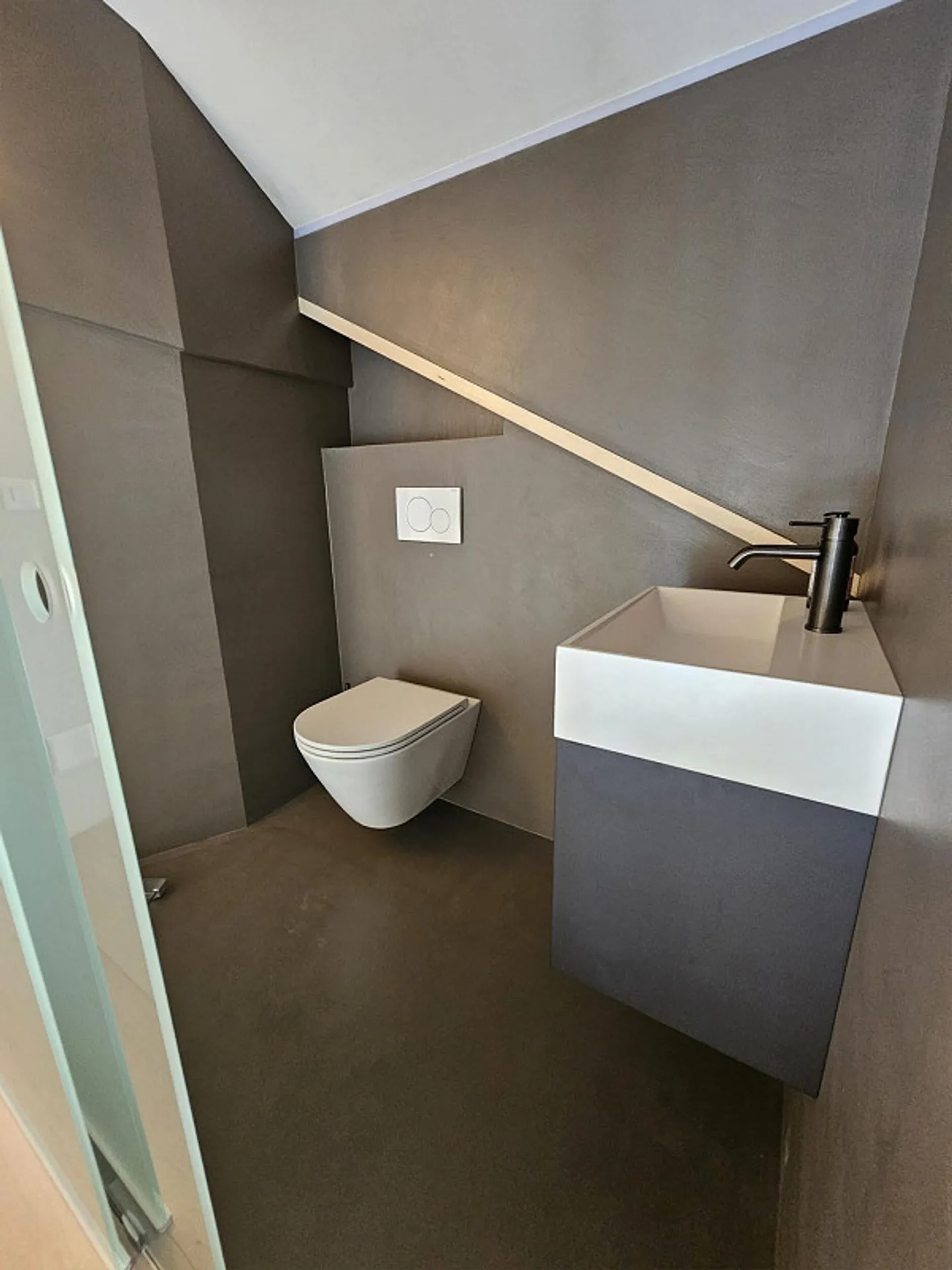 Charming Penthouse Apartment with Alpine Flair and Panoramic View - Photo 5 of 9