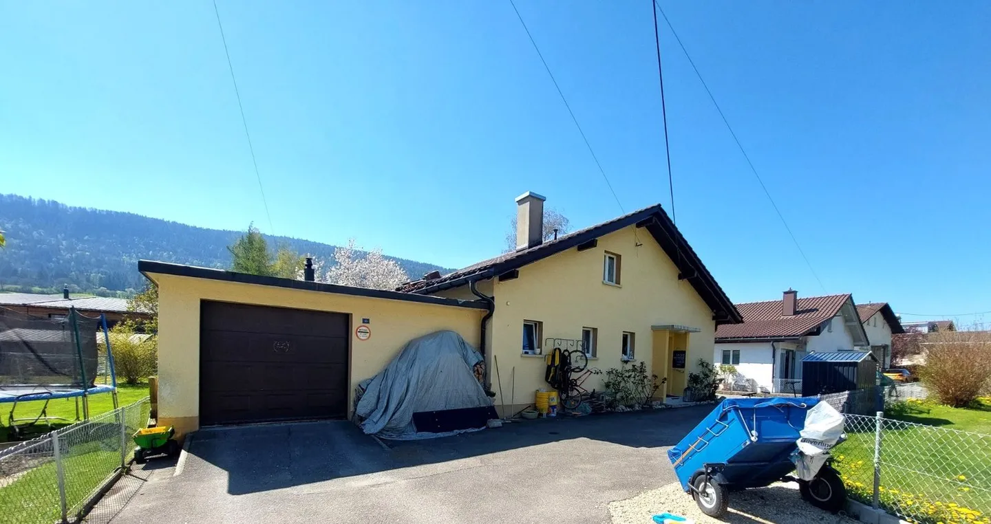 House with Spa, Sauna, Pool, Charging Station for Electric Car, 36 Photovoltaic Panels - Photo 2 of 28