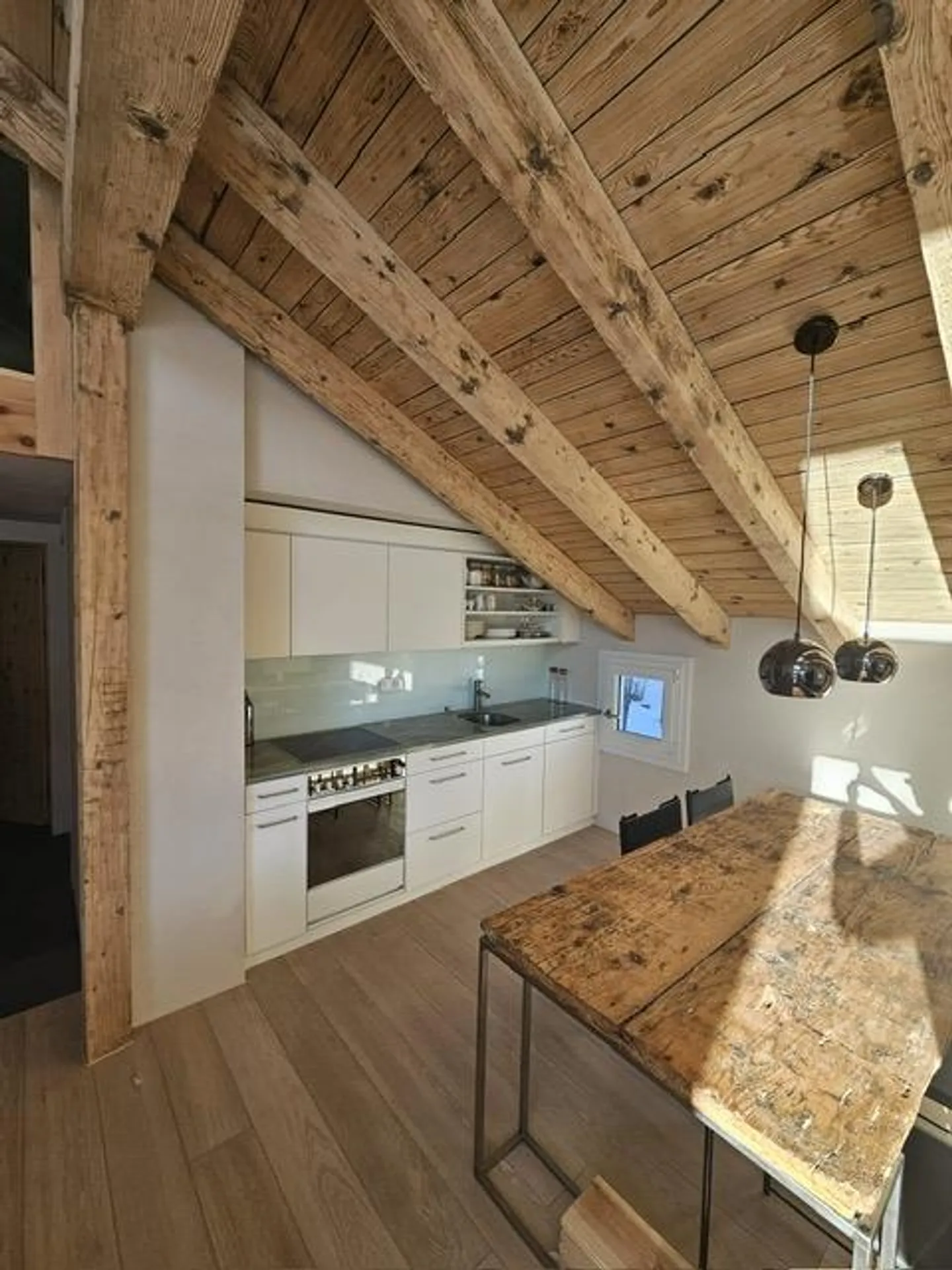 Charming Penthouse Apartment with Alpine Flair and Panoramic View - Photo 3 of 9