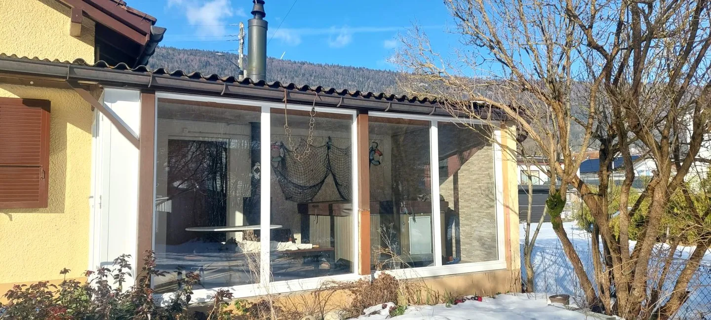 House with Spa, Sauna, Pool, Charging Station for Electric Car, 36 Photovoltaic Panels - Photo 4 of 28