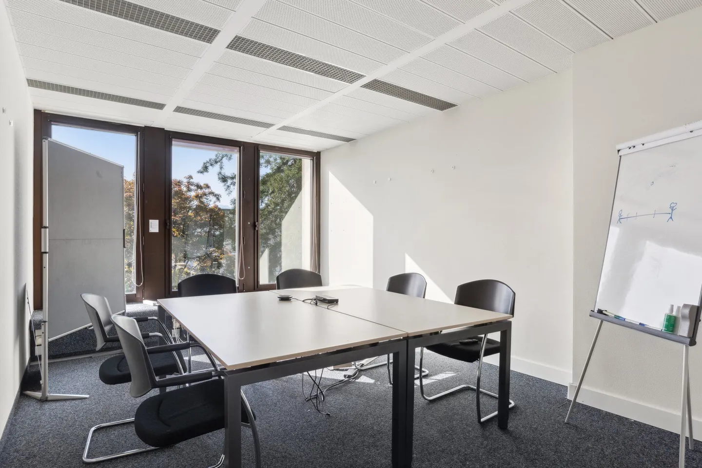 Modernes Büro mit Seeblick - Foto 4 von 12