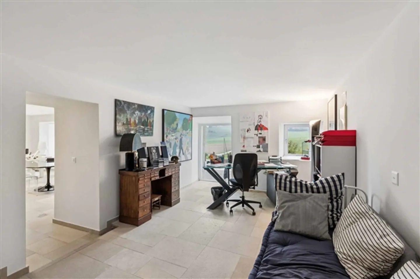 An extraordinary farmhouse nestled at the southern foot of Chasseral - Photo 5 of 13