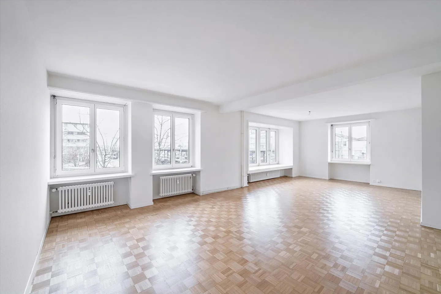 Ampio appartamento in una posizione centrale - Foto 2 di 7