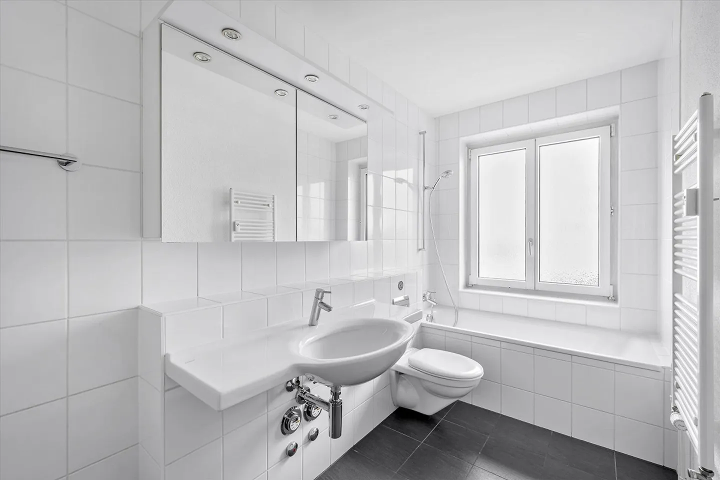 Ampio appartamento in una posizione centrale - Foto 4 di 7