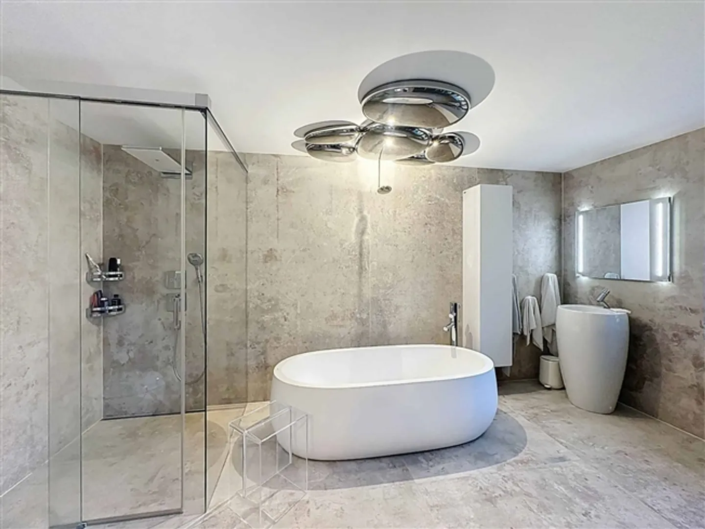 An extraordinary farmhouse nestled at the southern foot of Chasseral - Photo 8 of 13