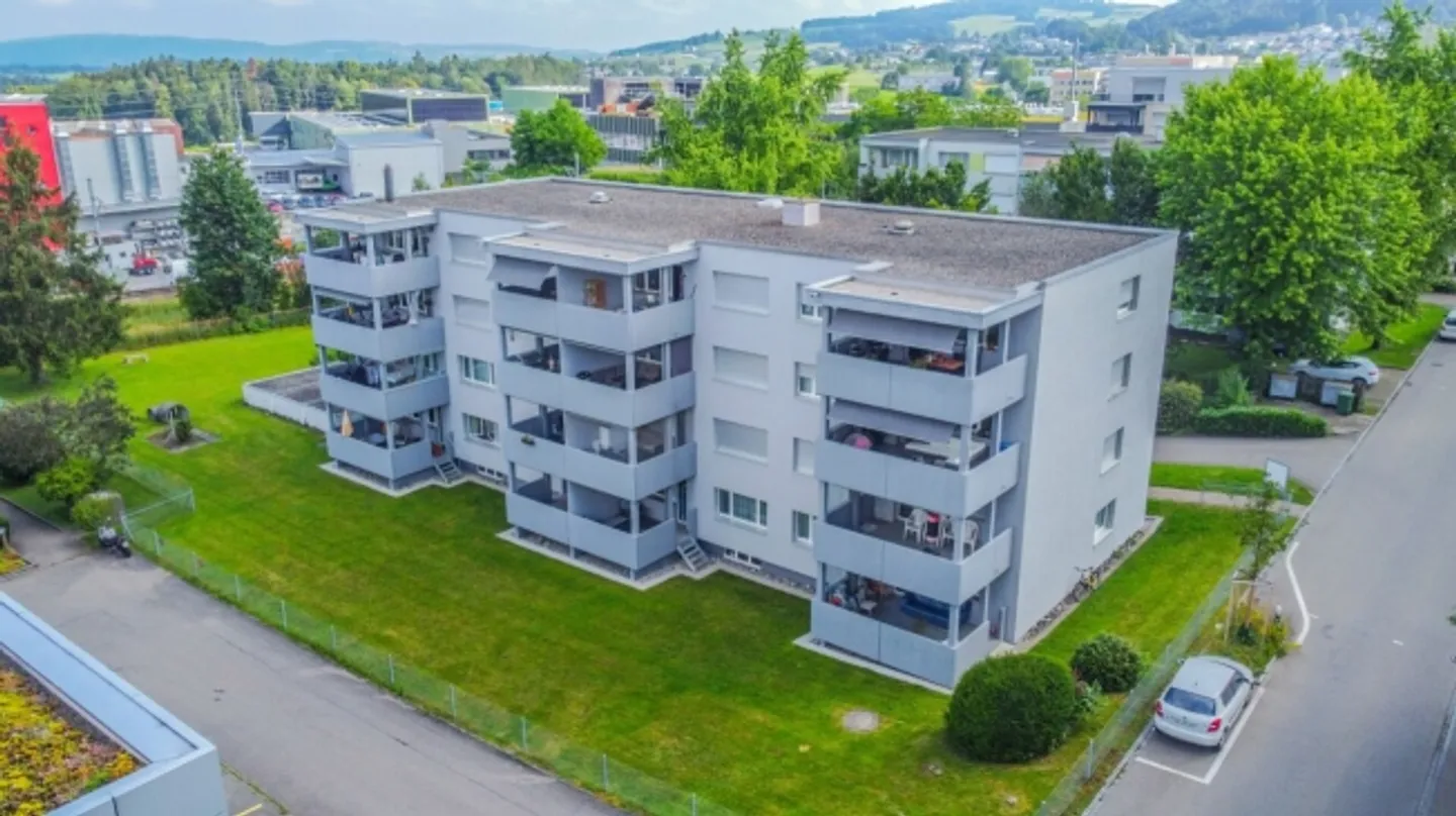 Appartamento affascinante di 2,5 stanze con balcone accogliente - Foto 2 di 10