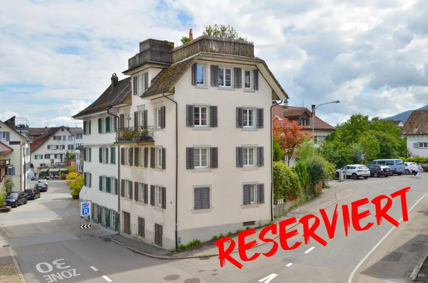 Nel centro del villaggio di Richterswil - 3 appartamenti, terrazza sul tetto e spazio per... - Foto 1 di 15