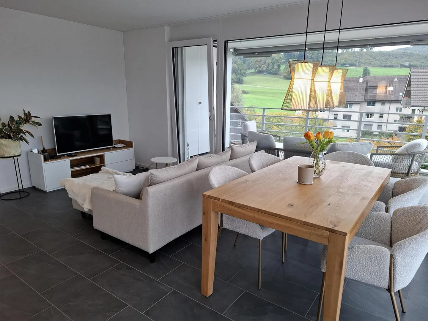 Moderne 2,5-Zimmerwohnung mit grossem Südwest-Balkon - Foto 2 von 9