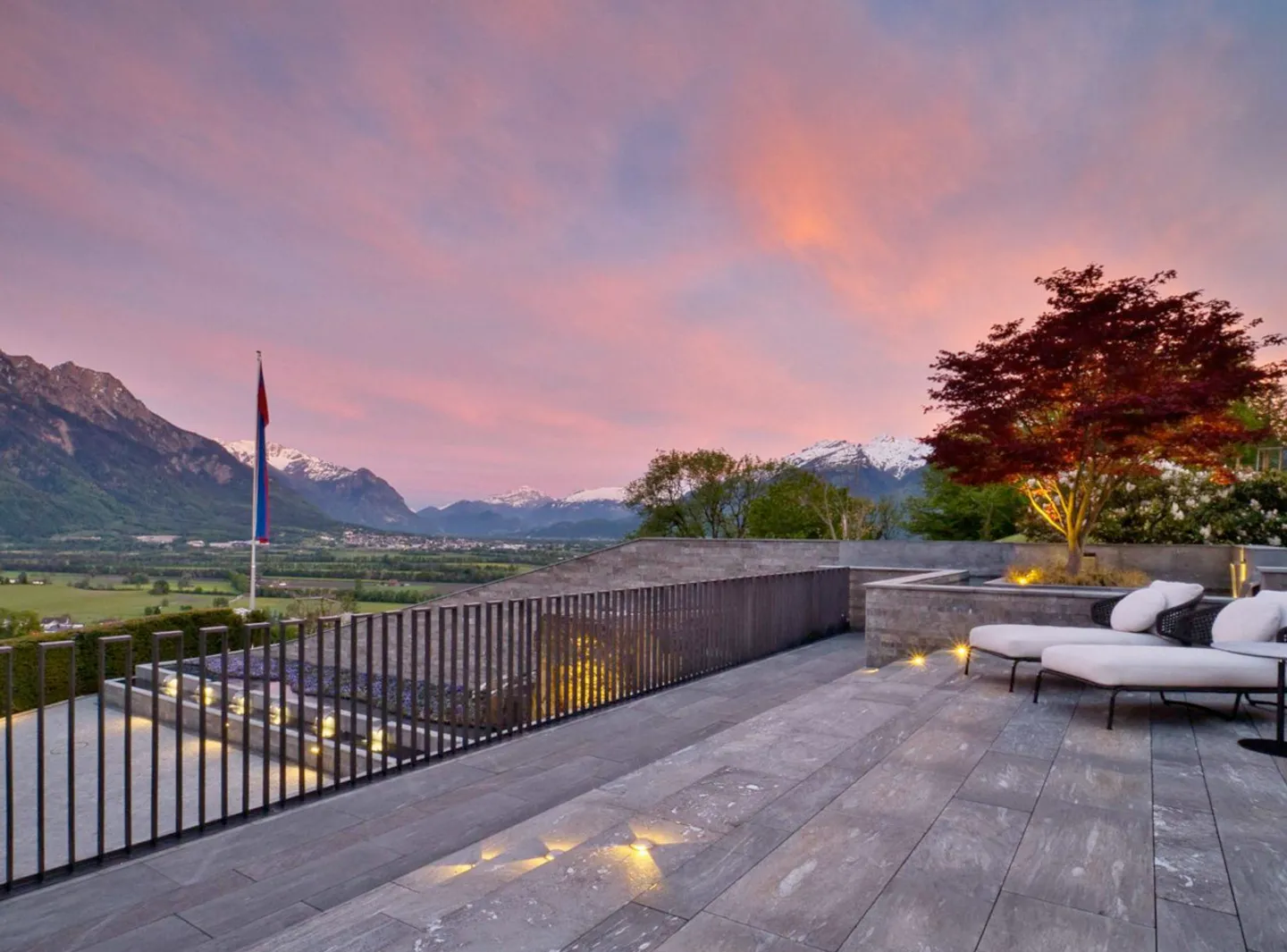 Villa Gamprin: Diskreter Luxus, sicherer Wert. - Foto 1 von 51